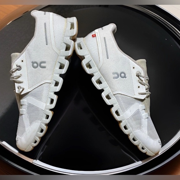 🌫️US 9- On Cloud 5 Women's “Triple White" Athleisure/ Training Sneakers 59.98376 - Picture 12 of 14